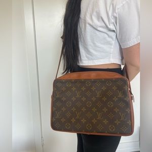 Authentic Louis Vuitton Monogram Sac Bandolier Crossbody Shoulder bag!